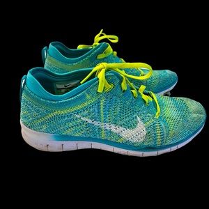 NIKE FREE TR FLYKNIT WOMENS SNEAKER SIZE 7